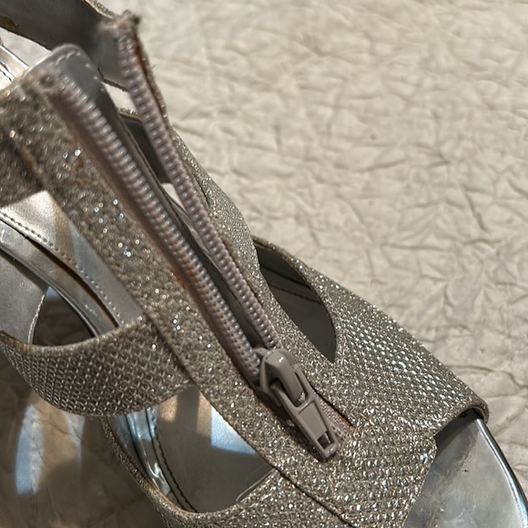 Fioni formal wear silver heels. Size 8.5 - Picture 5 of 5
